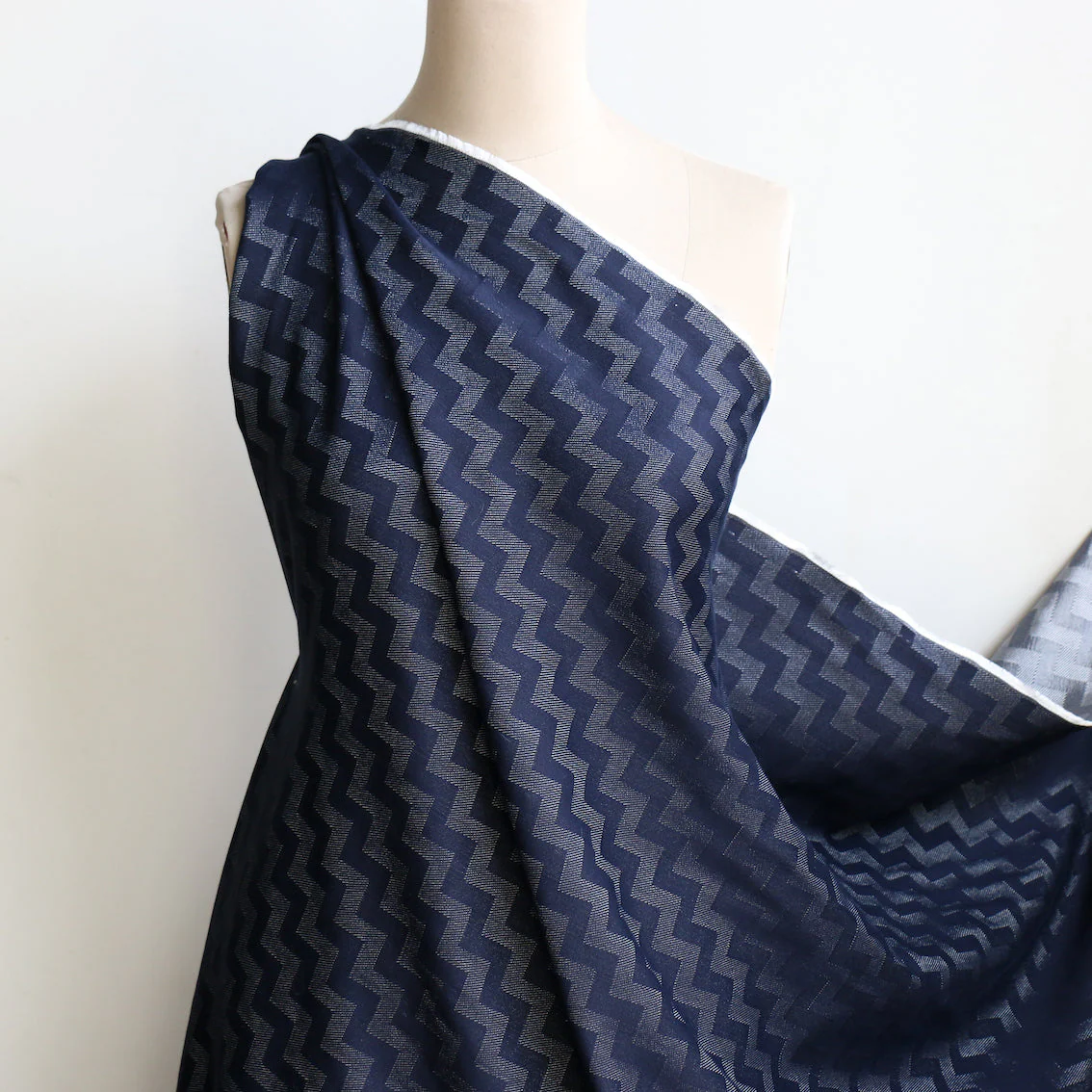 La Scala Jacquard Navy - Image 4