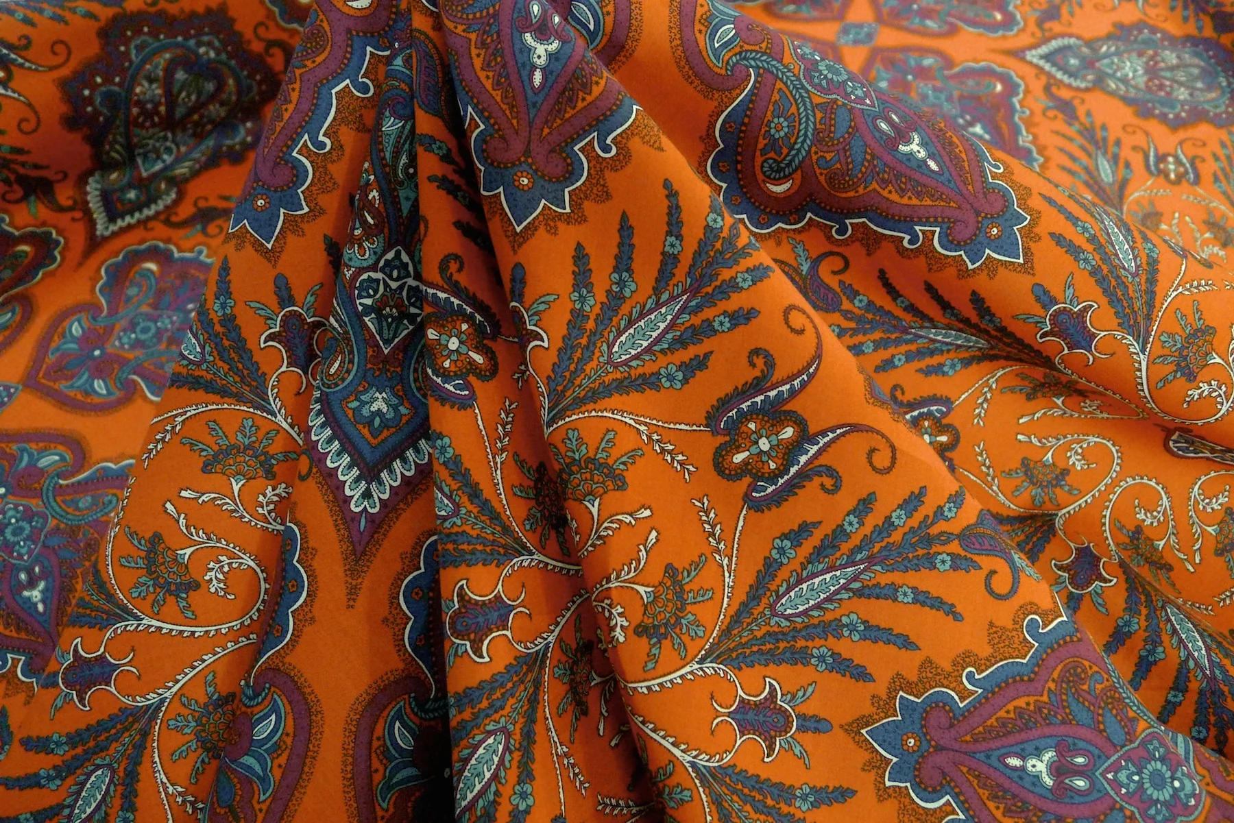 Lady Paisley Red - Image 4