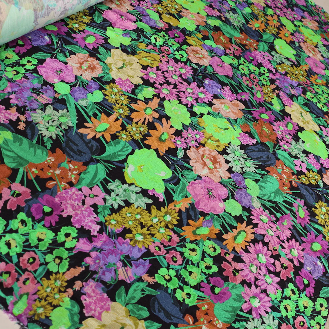 Last Chance of A Bunch Of Flowers Viscose/Linen Blend - Image 4