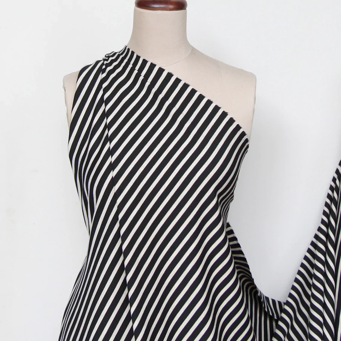Last Chance of Issabell Stripe Ponti - Image 5