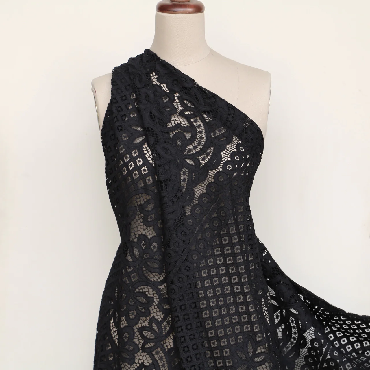 Leah's Lace Ebony - Panel Lace - Image 6