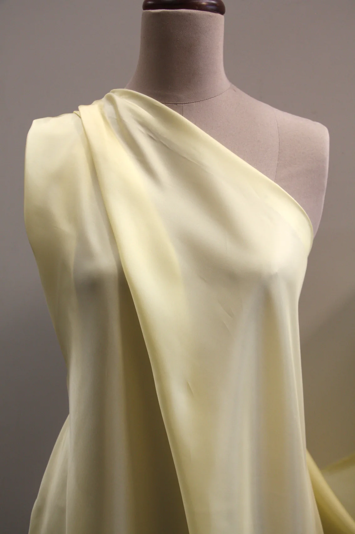 Lemon Rayon Lining (137cm wide) - Image 3