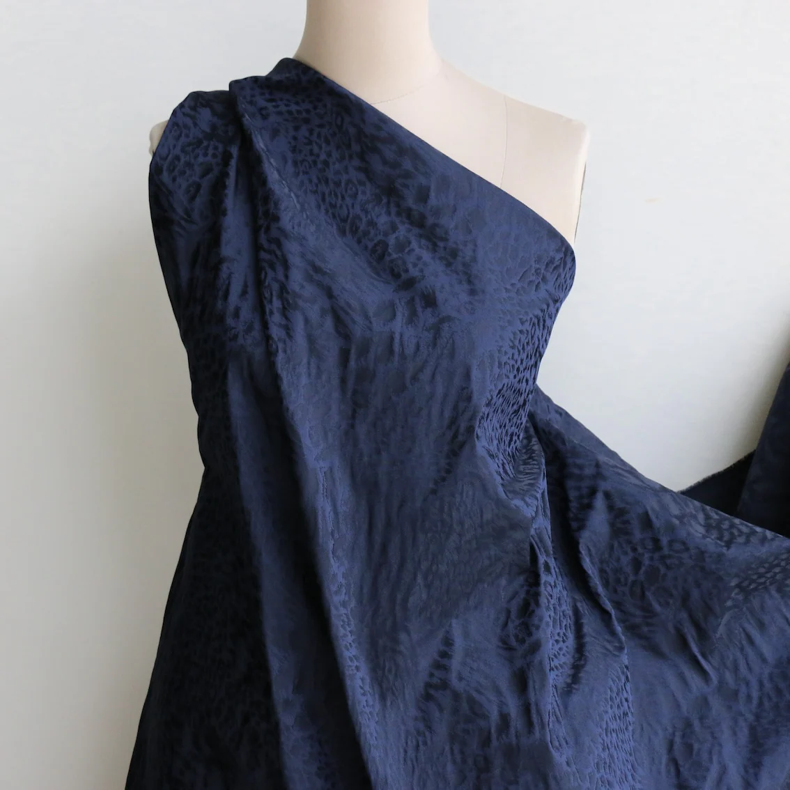 Leopard Midnight Jacquard - Image 4