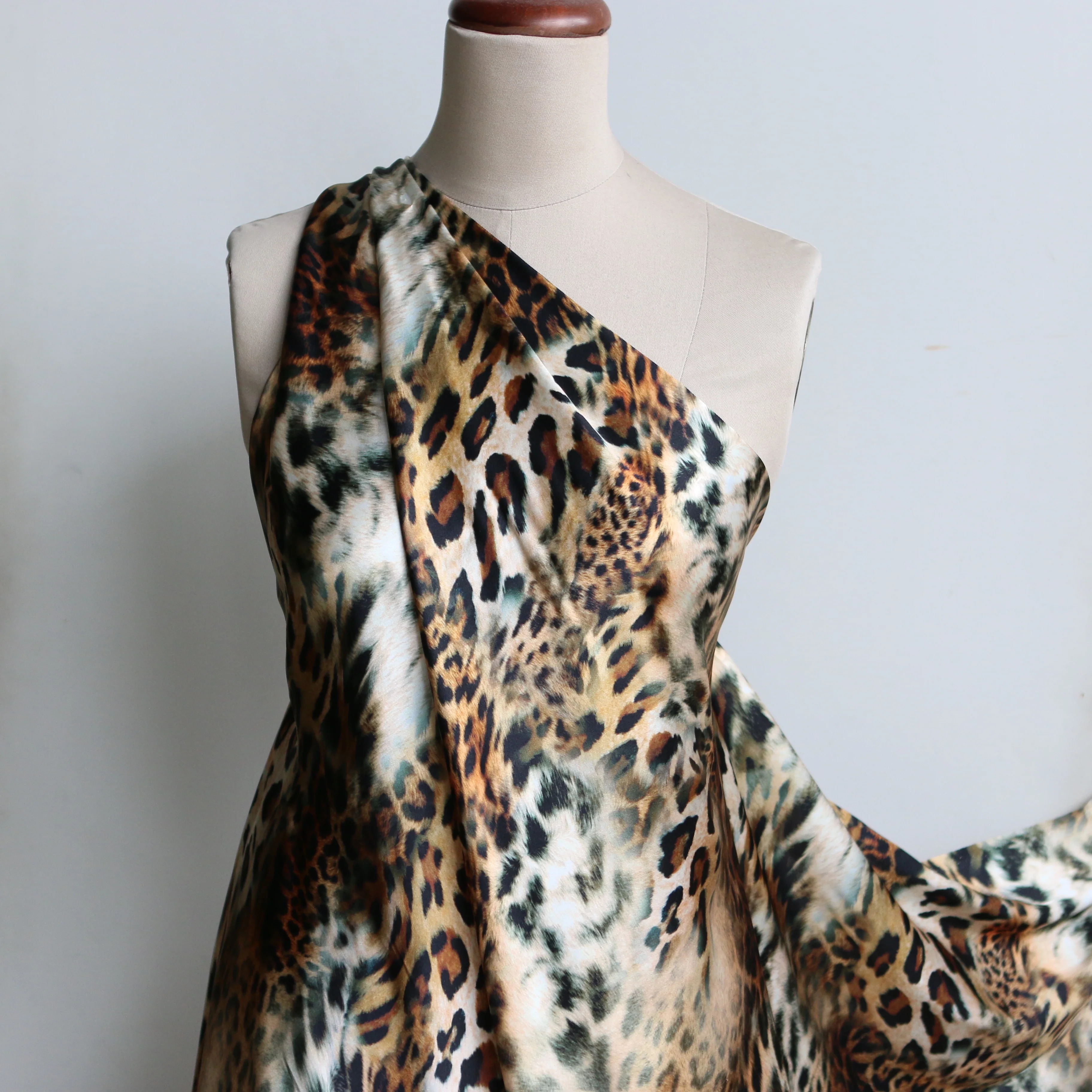 Leopard Queen Silk Satin - Image 5