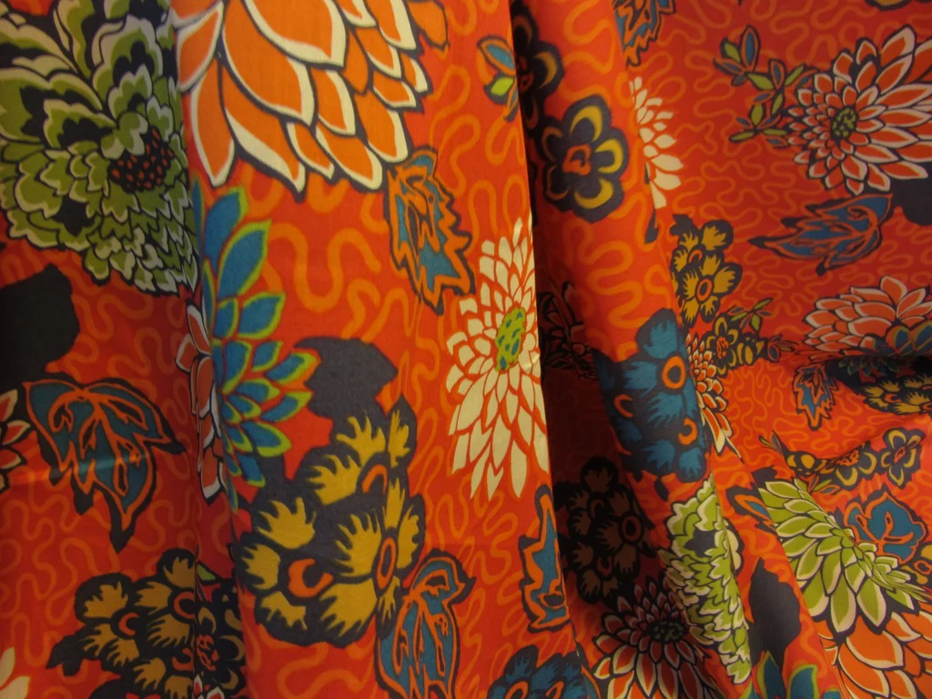Liberty - Meandering Chrysanthemums Red Tana Lawn - Image 3