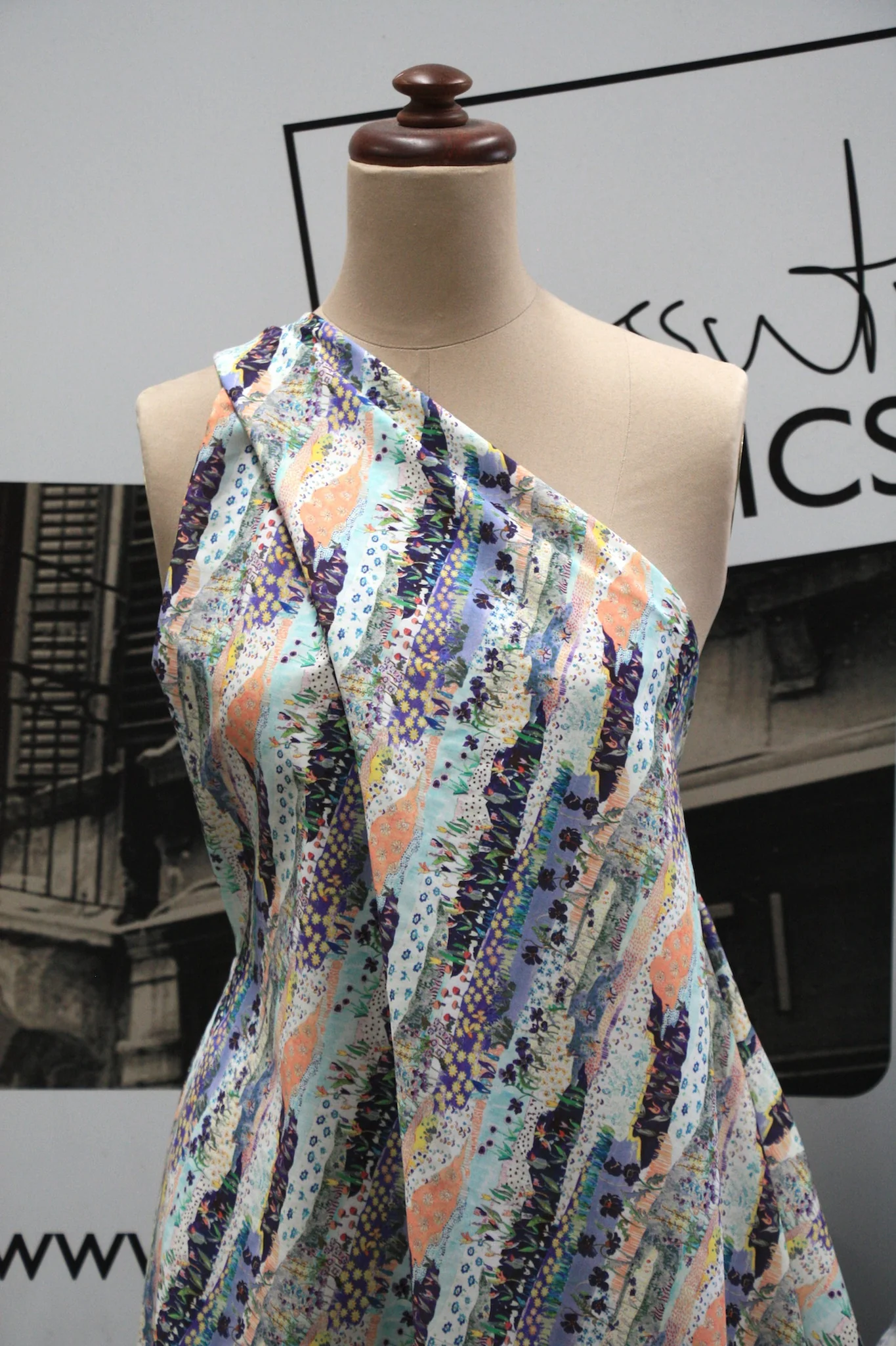 Liberty Of London - Pose Landscape Summer - Image 5