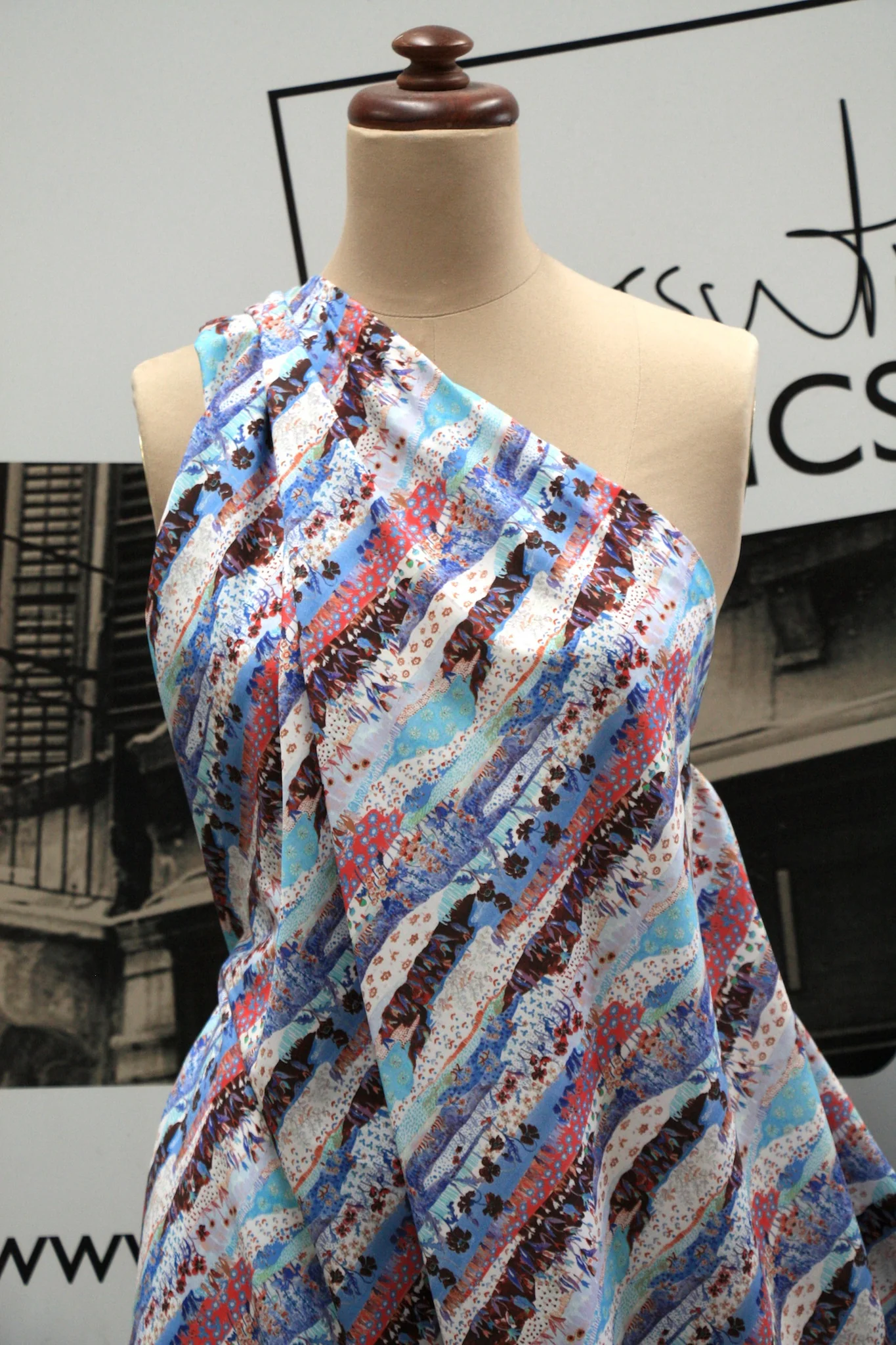 Liberty Of London - Pose Landscape Winter - Image 5