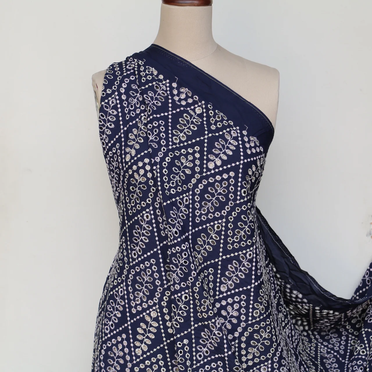 Lights On Broderie Anglaise - Image 5