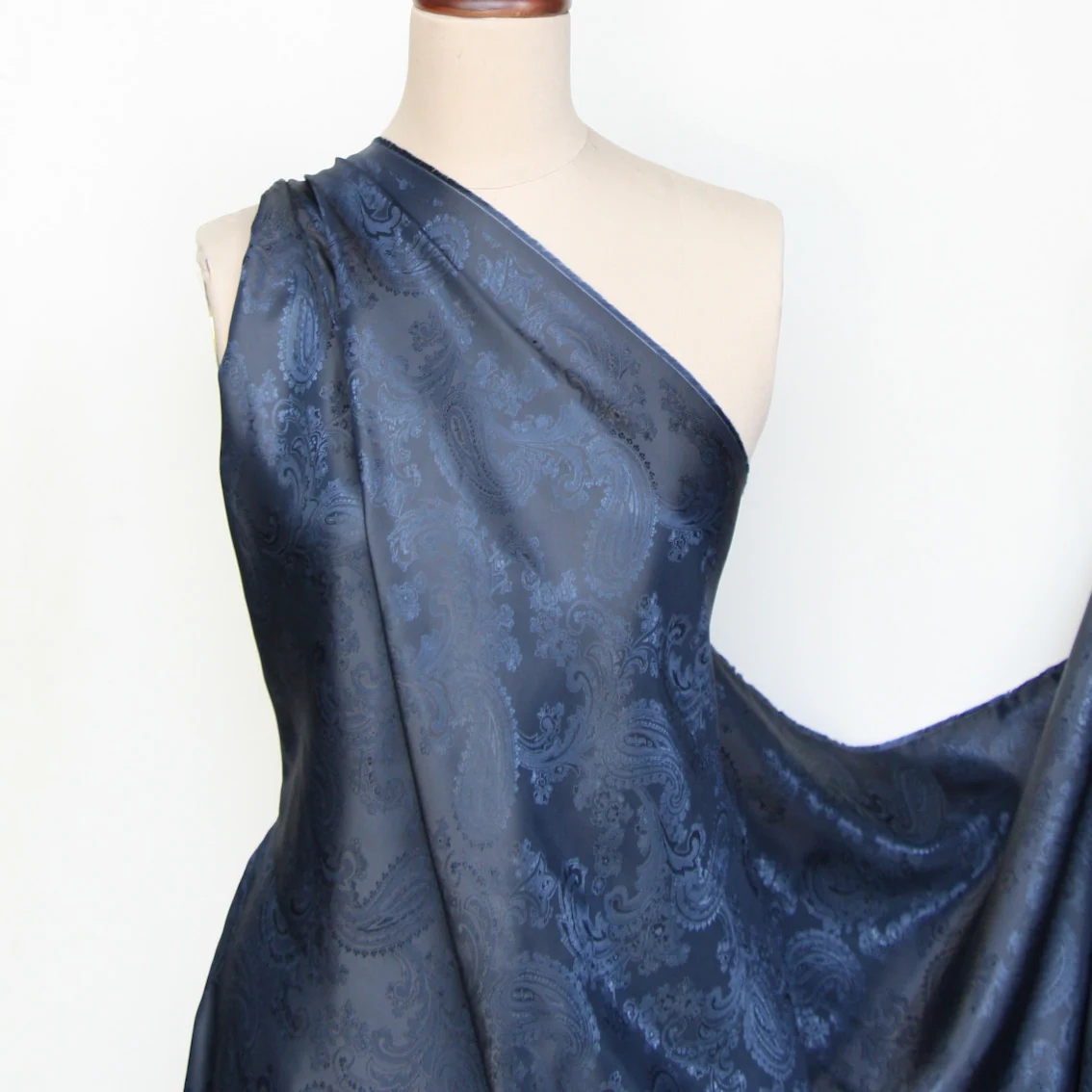 Lin Paisley Blueberry - Fancy Lining - Image 4