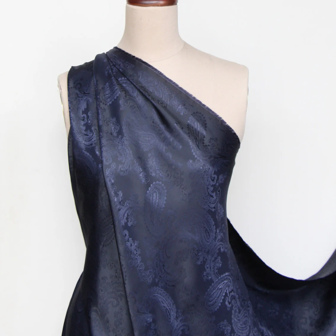 Lin Paisley Navy - Fancy Lining (147cm wide) - Image 4