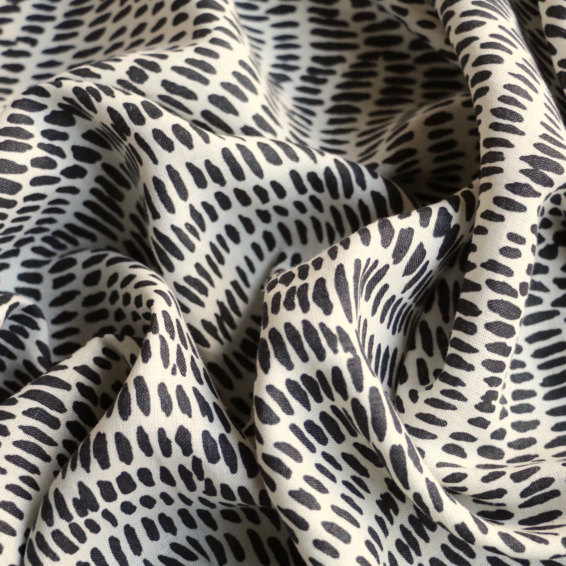 Lino Strokes Printed Linen - Image 2
