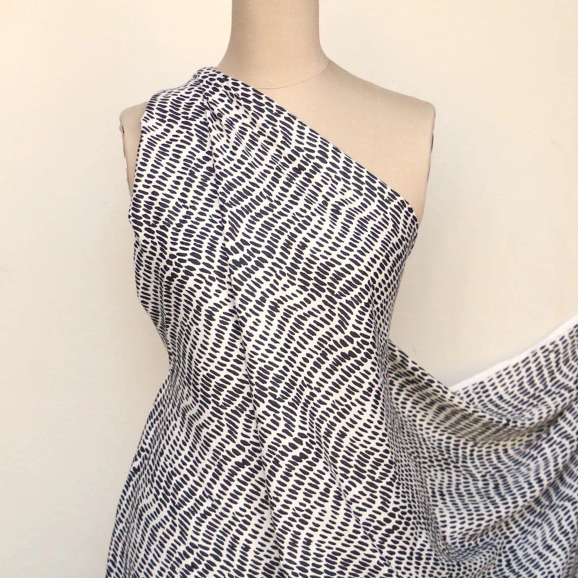 Lino Strokes Printed Linen - Image 6