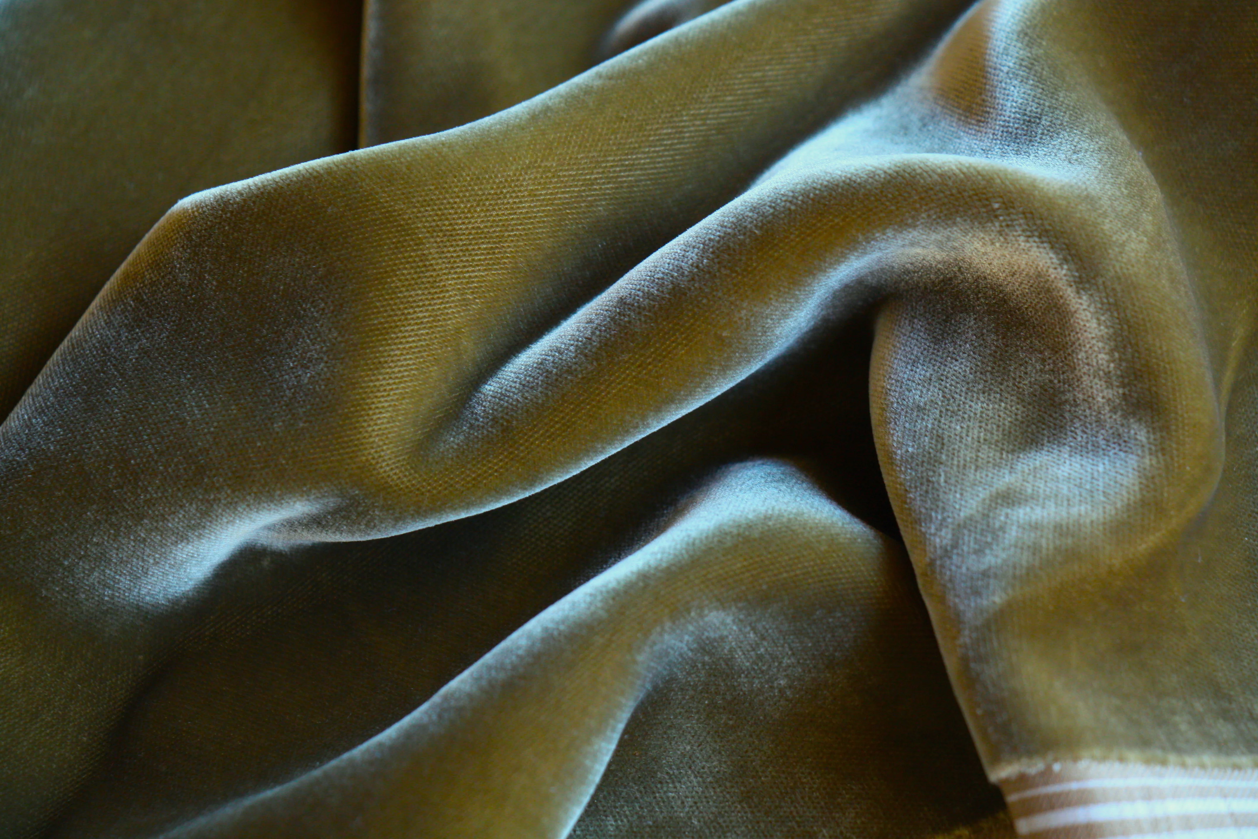 Liquid Velvet - Brass - Image 2