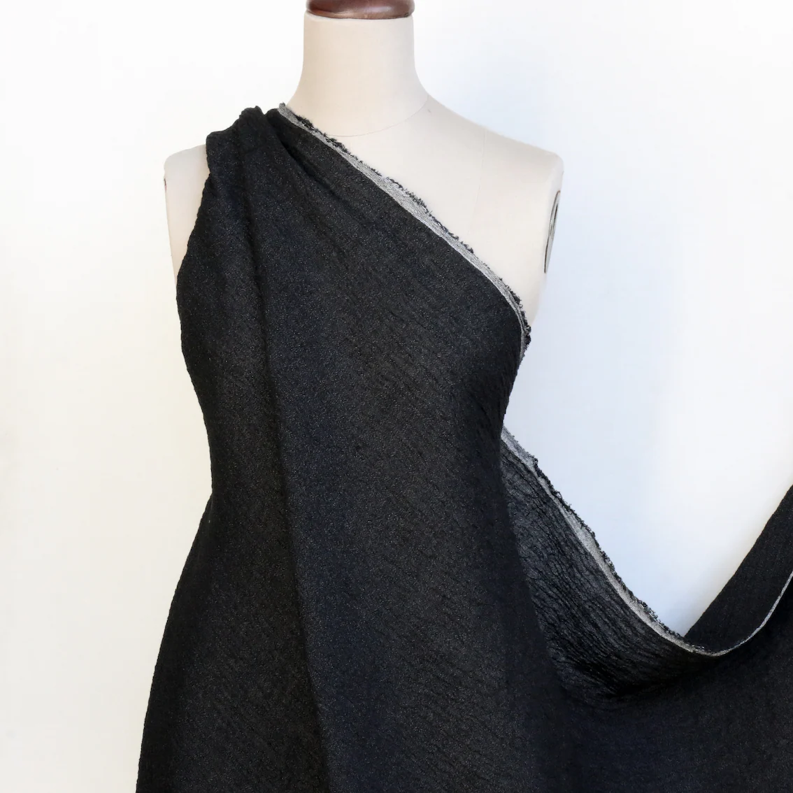 Lisbon Ebony Crinkle Linen - Image 4