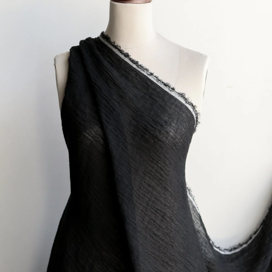 Lisbon Onyx Crinkle Linen - Image 4