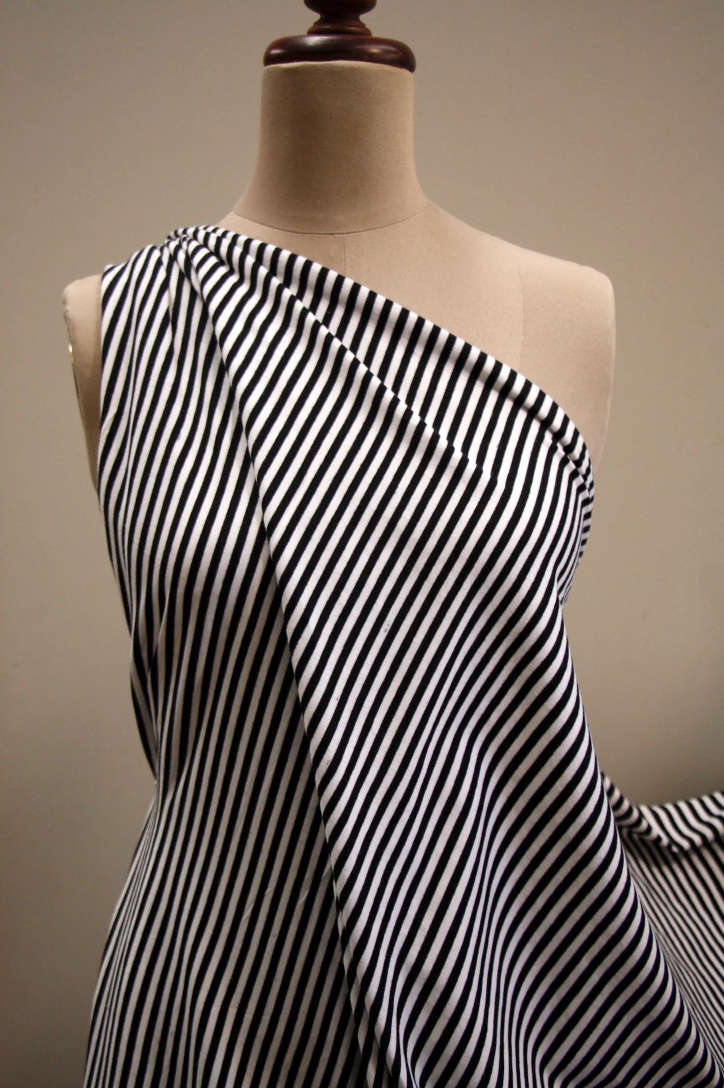 Little Black & White - Image 5
