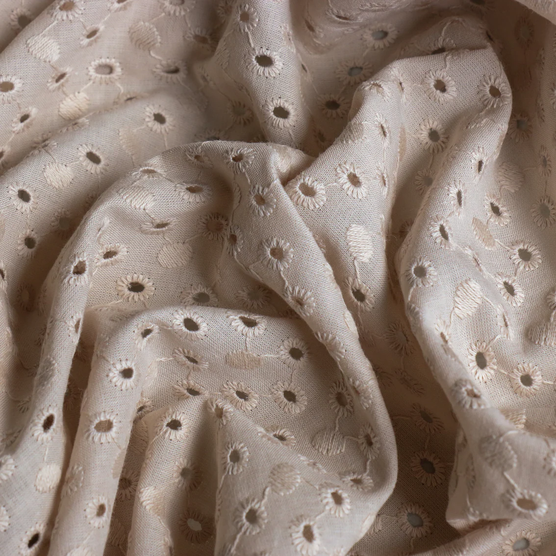 Loire Latte - Broderie Anglaise - Image 2