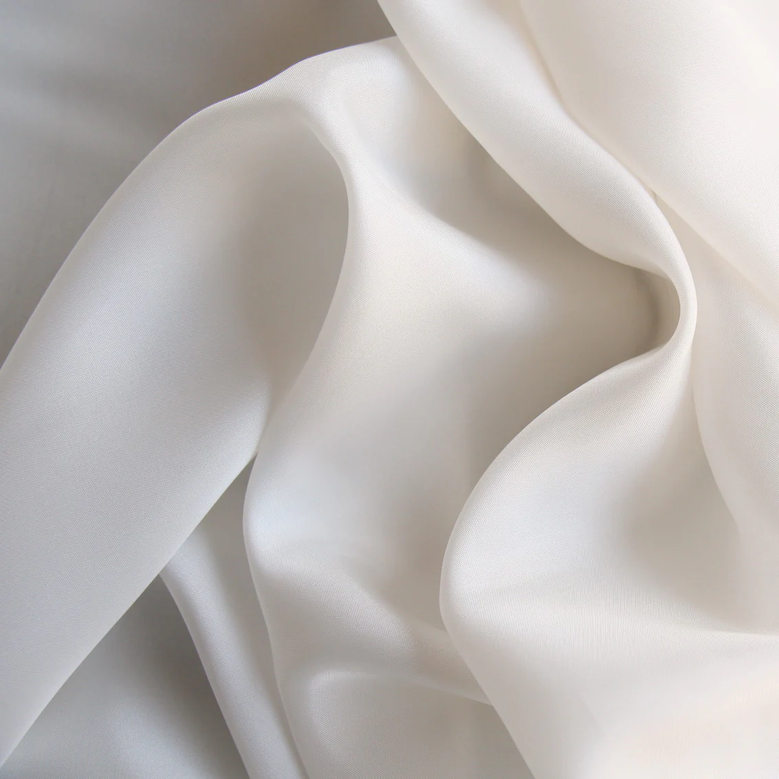 Magnolia Rayon Lining (120cm wide) - Image 2