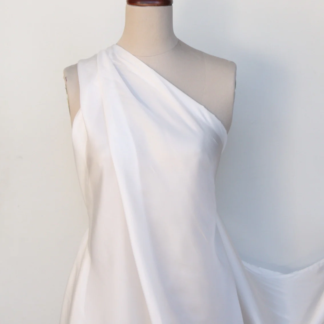Magnolia Rayon Lining (120cm wide) - Image 3