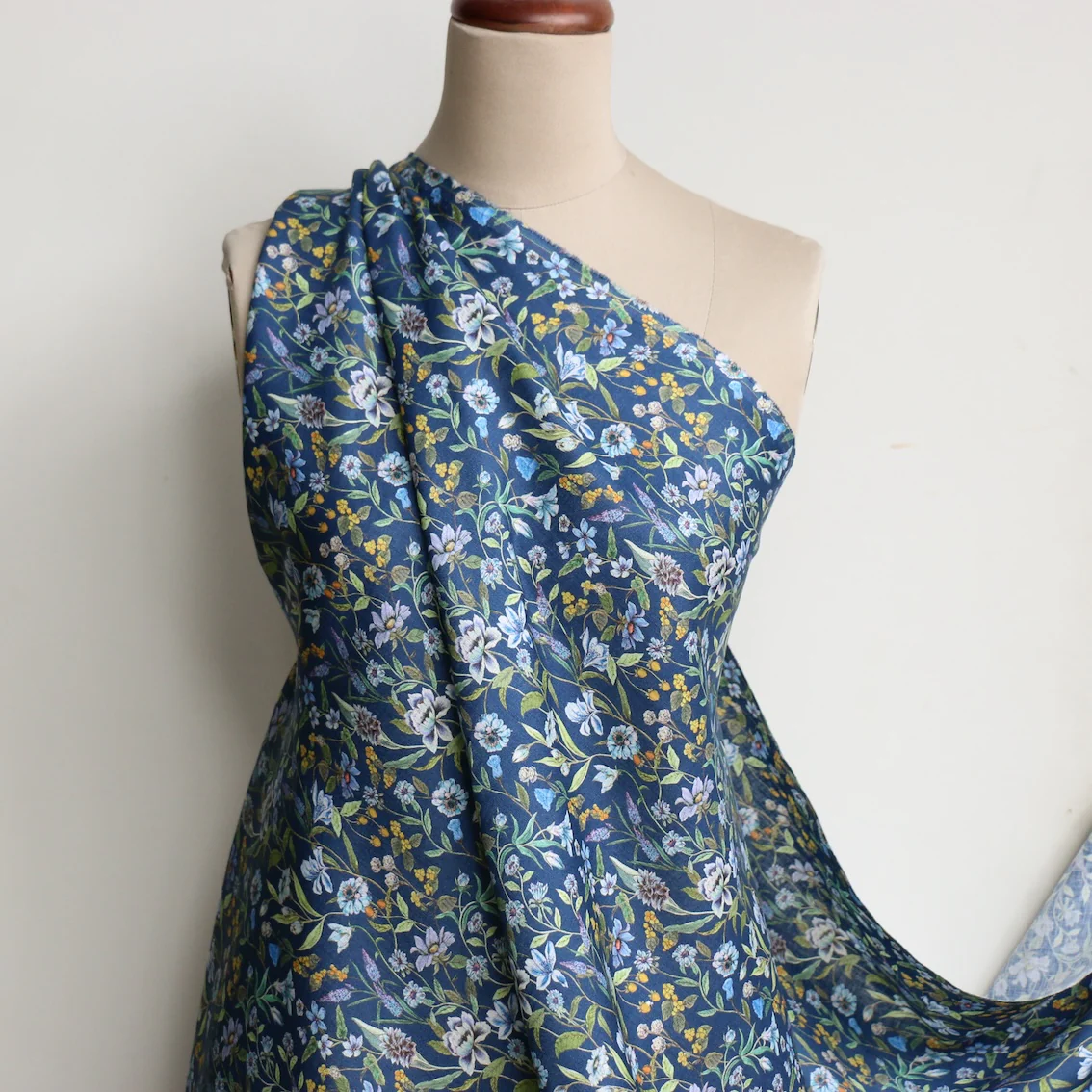 Megumi Navy - Liberty Sycamore Linen - Image 5