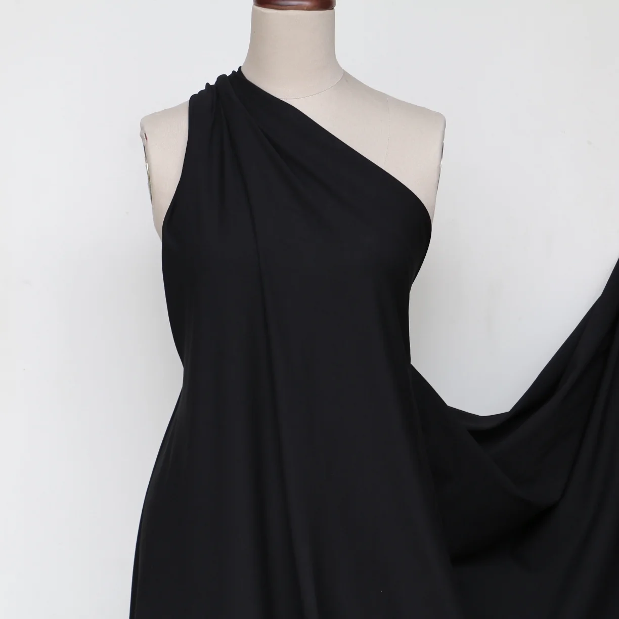 Middle Black Stretch - Image 3