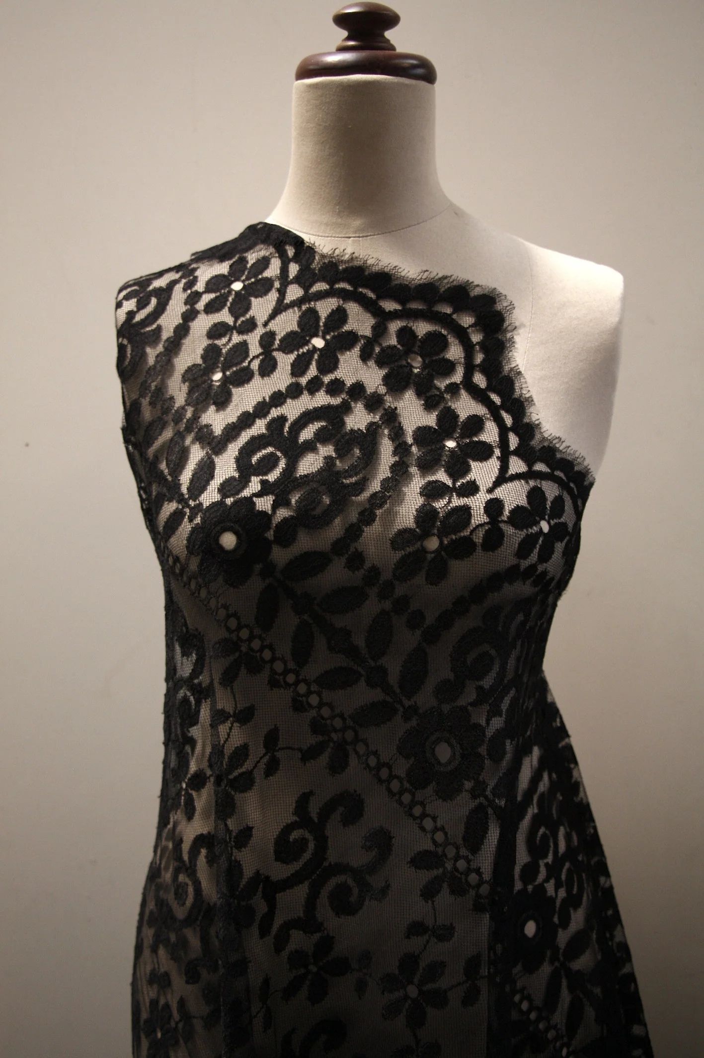Minuit Dentelle Lace - Image 7
