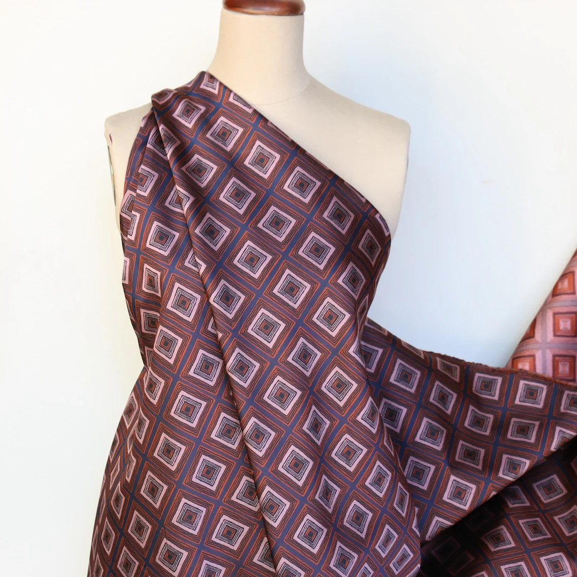 Miuccia Squares Coral/Navy Jacquard - Image 5