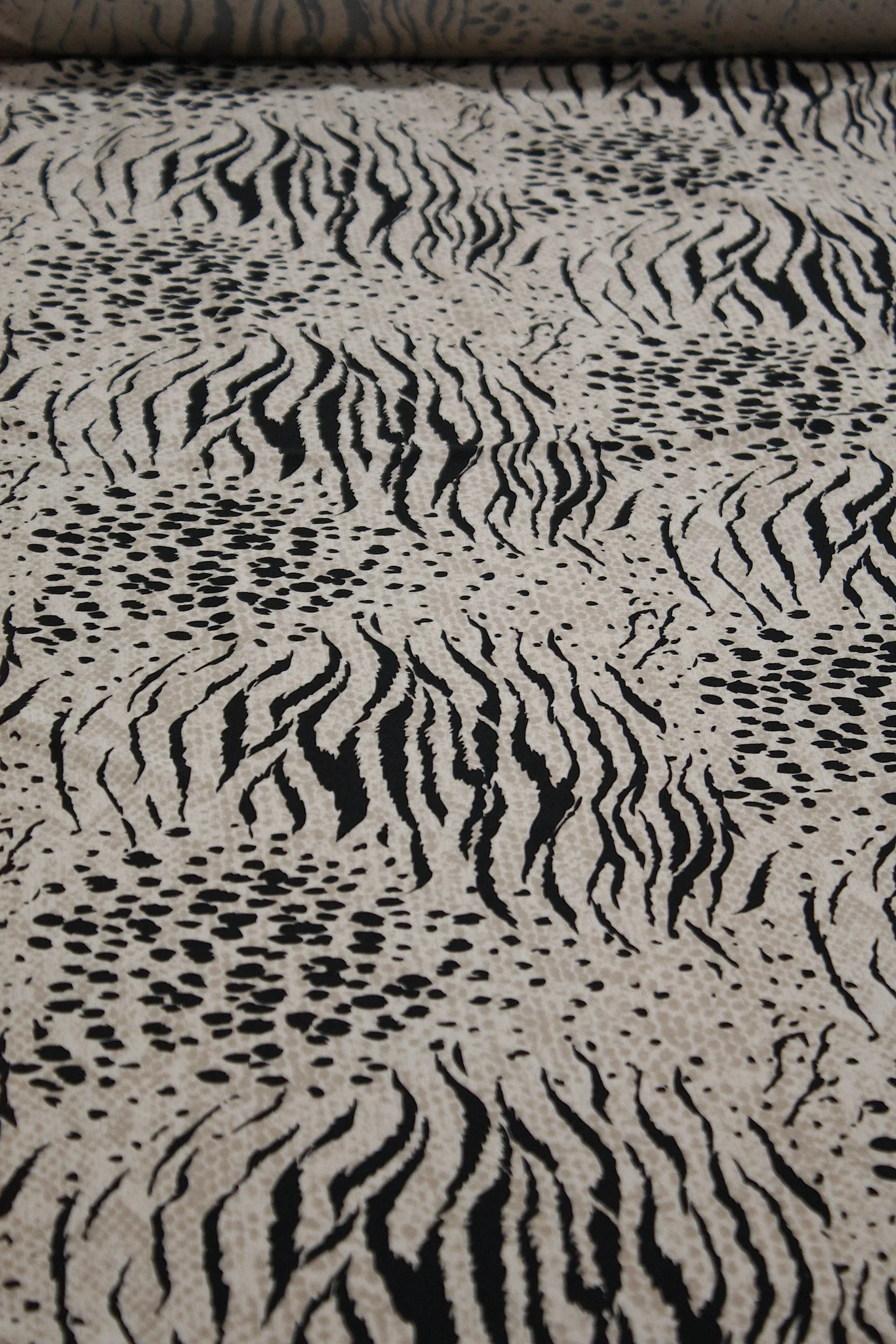 Mixed Cat Stretch - Swimwear Fabric - Image 4