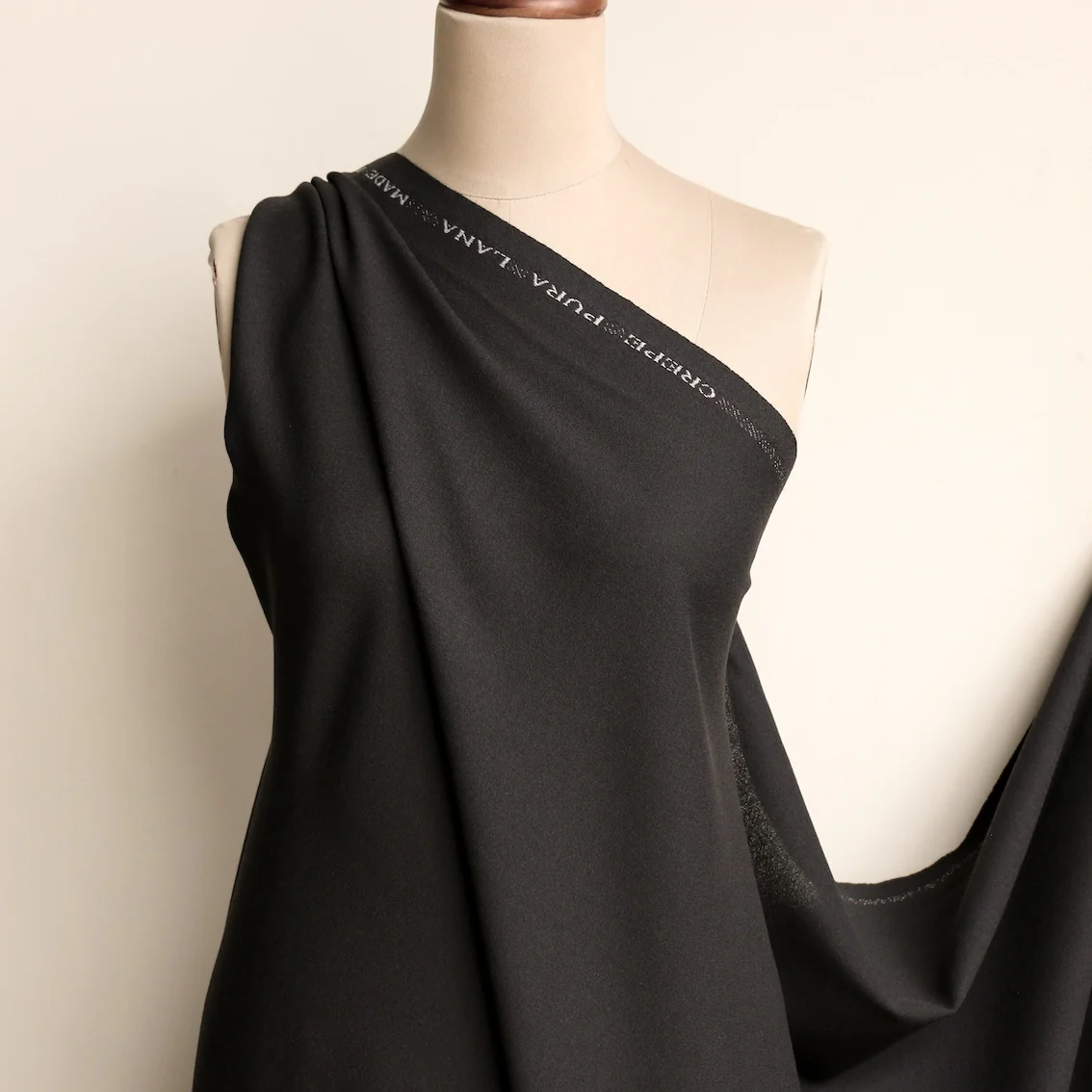 Motiv Carbone Wool Crepe - Image 4
