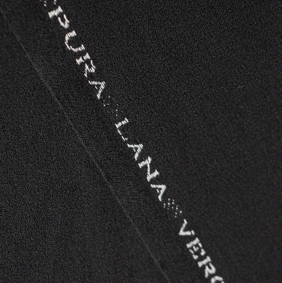 Motiv Nero Wool Crepe - Image 5