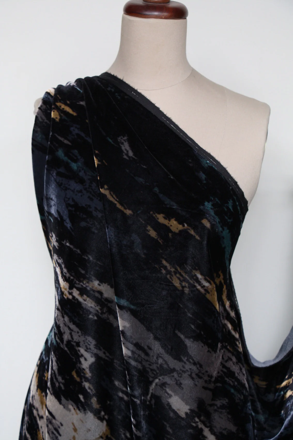 Mussiness Printed Velvet - Image 4