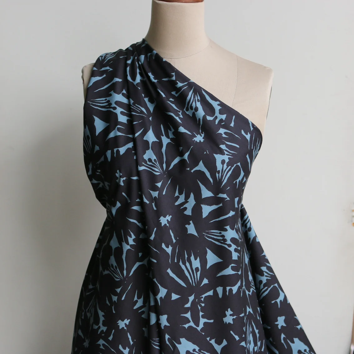 Narue Navy Poplin - Image 5