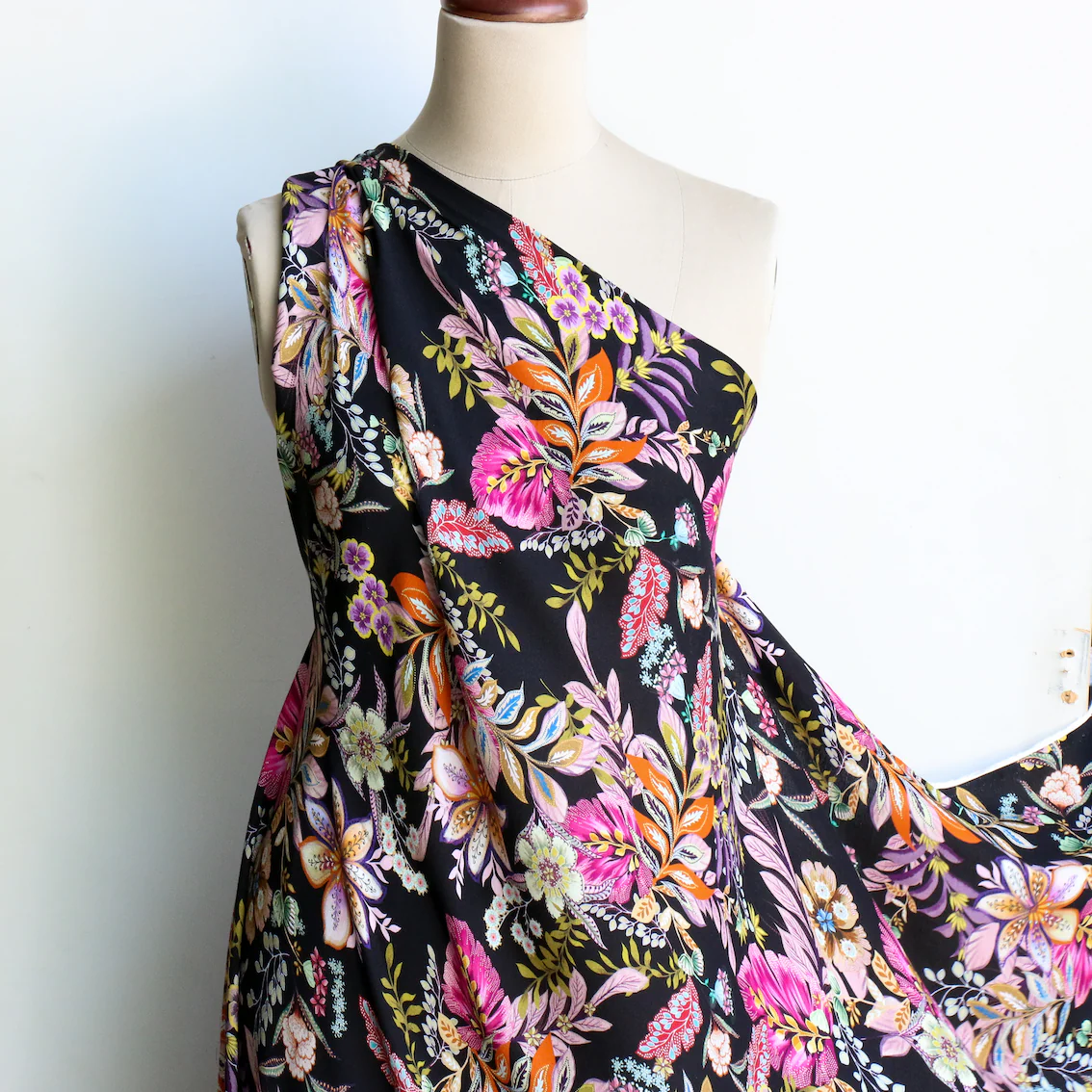 Nebula Bloom Black Viscose - Image 5
