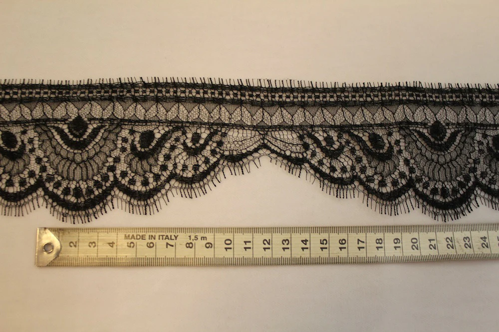 Noir Lace Trim - Image 2