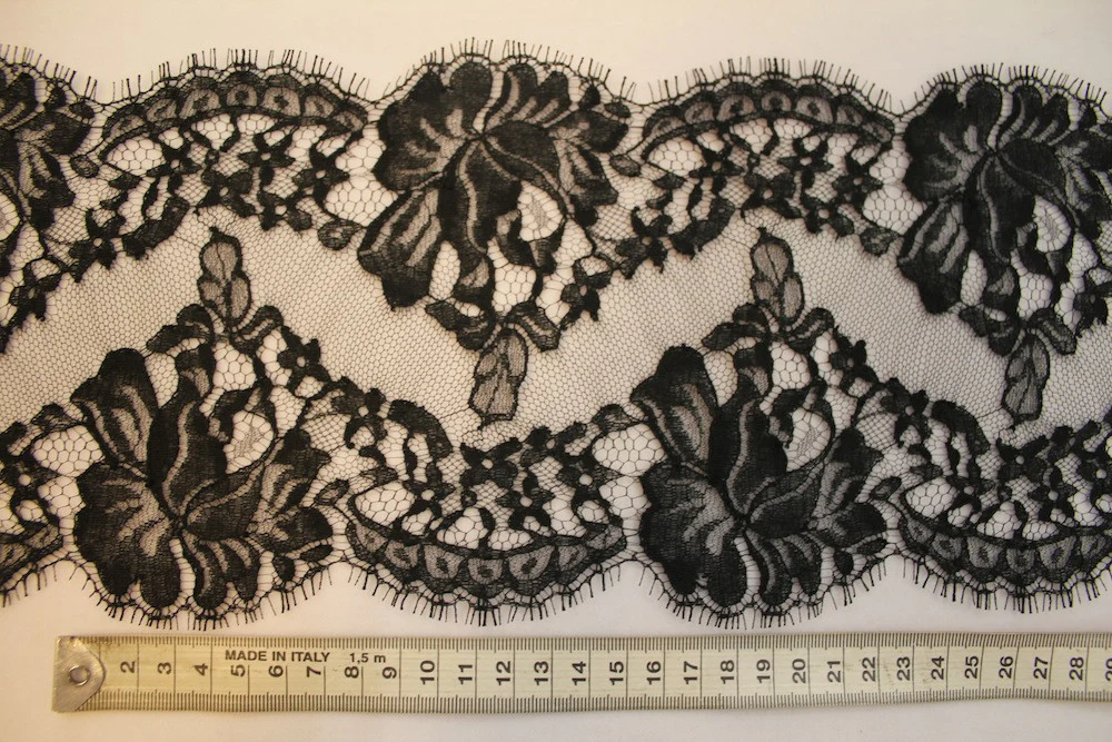 Noir Lace Trim - Image 2
