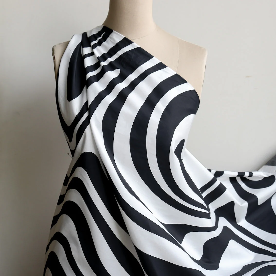 Noir Swirl Cotton Poplin - Image 6
