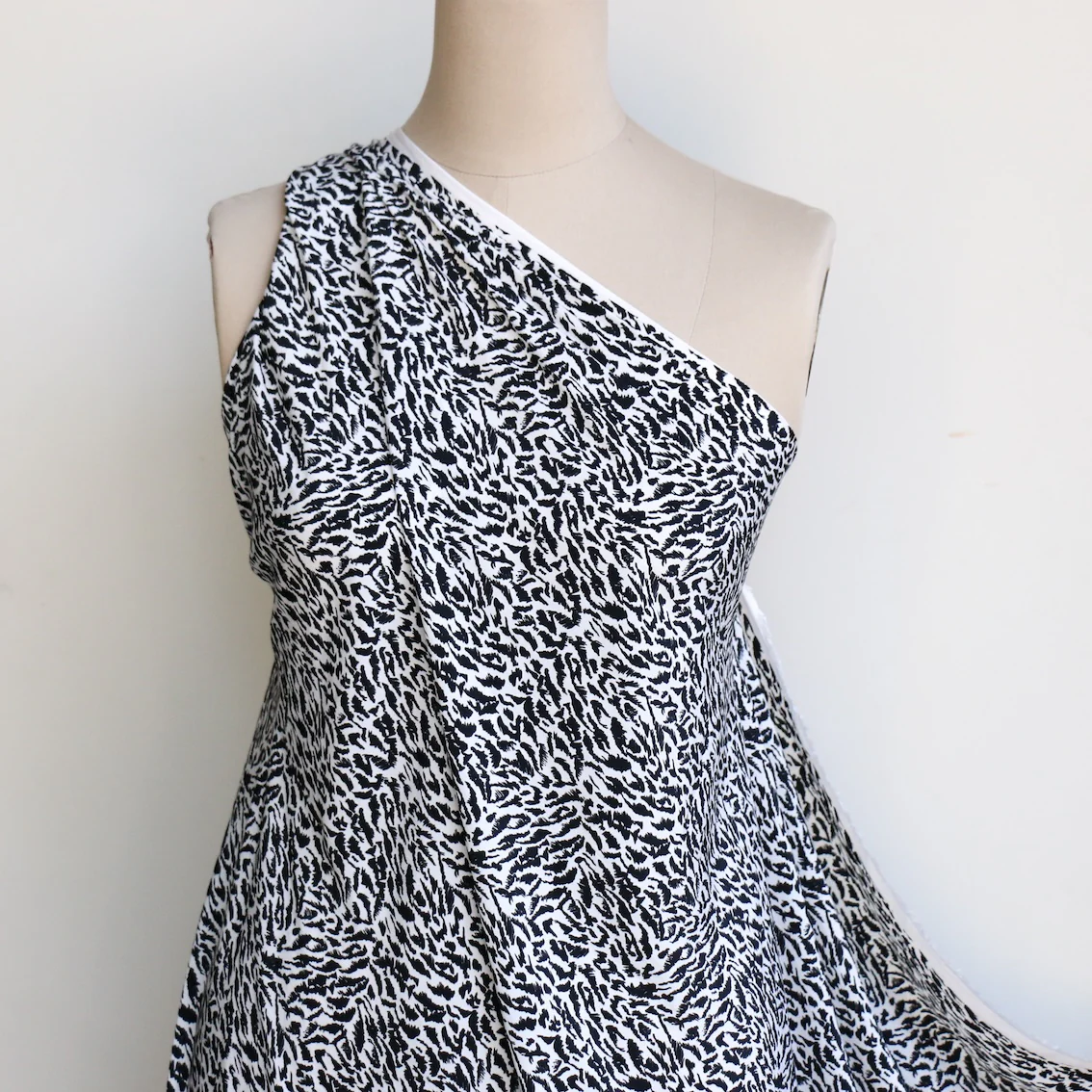 Nowhere Cat Black Technical Polyester - Image 4