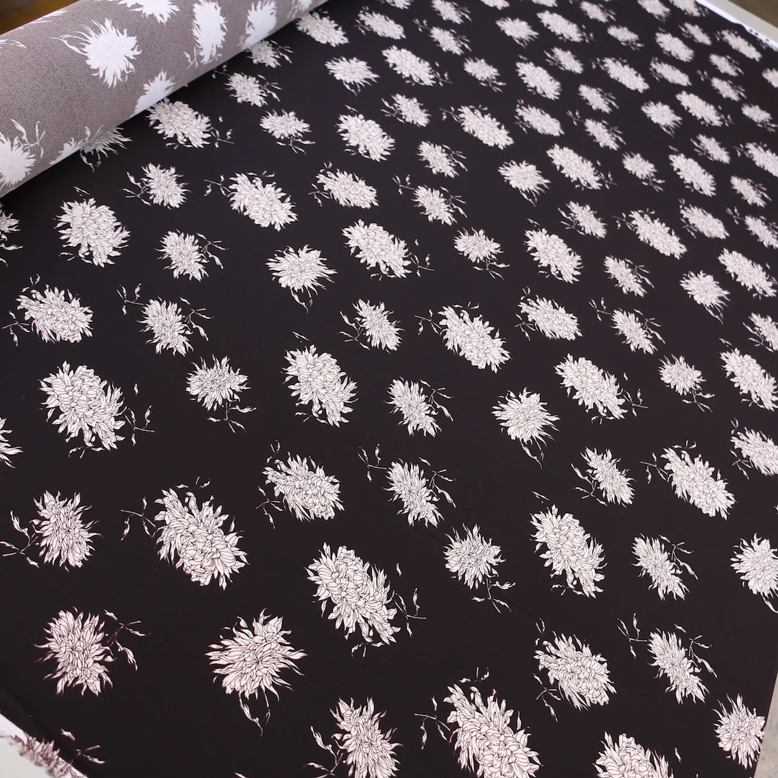 Off-White on Carob - Image 4