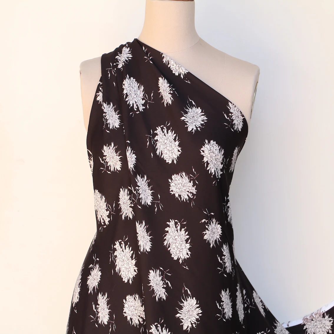 Off-White on Carob - Image 5