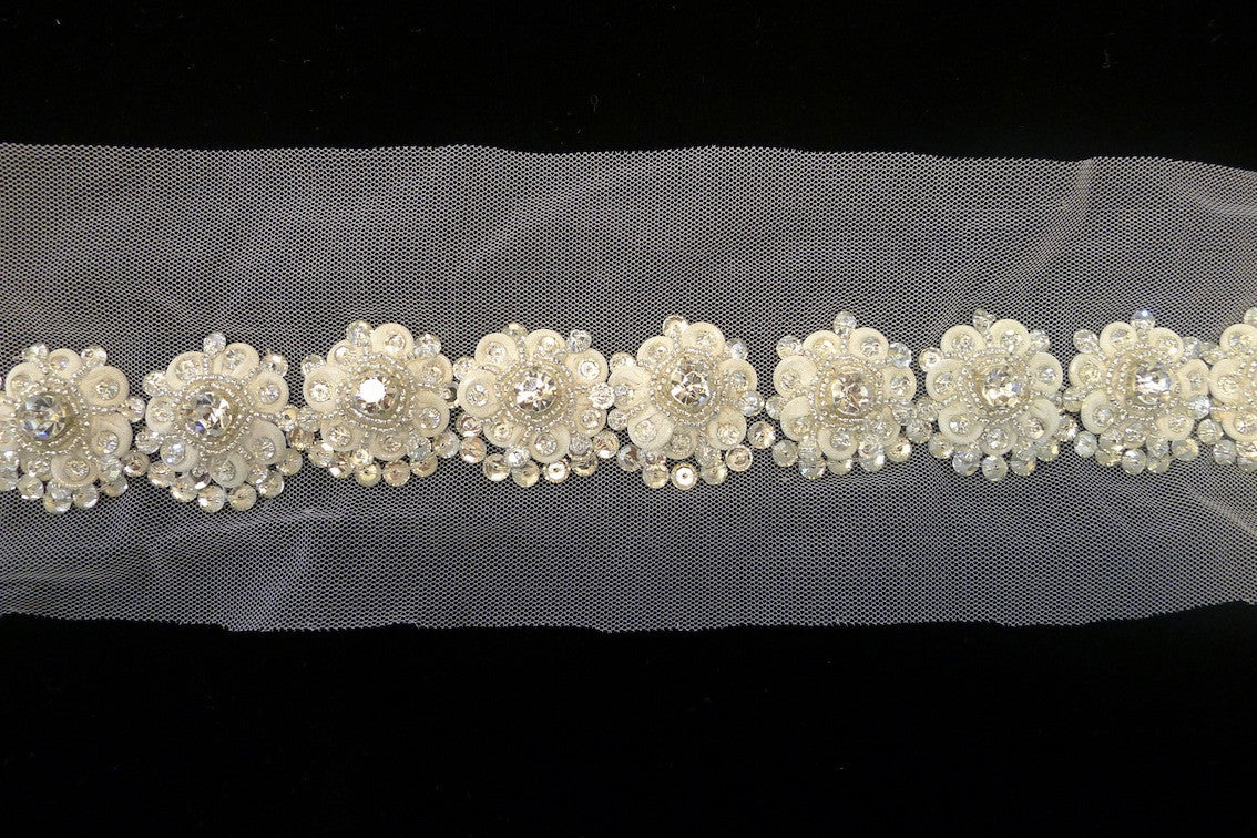 Offwhite/Silver Trim