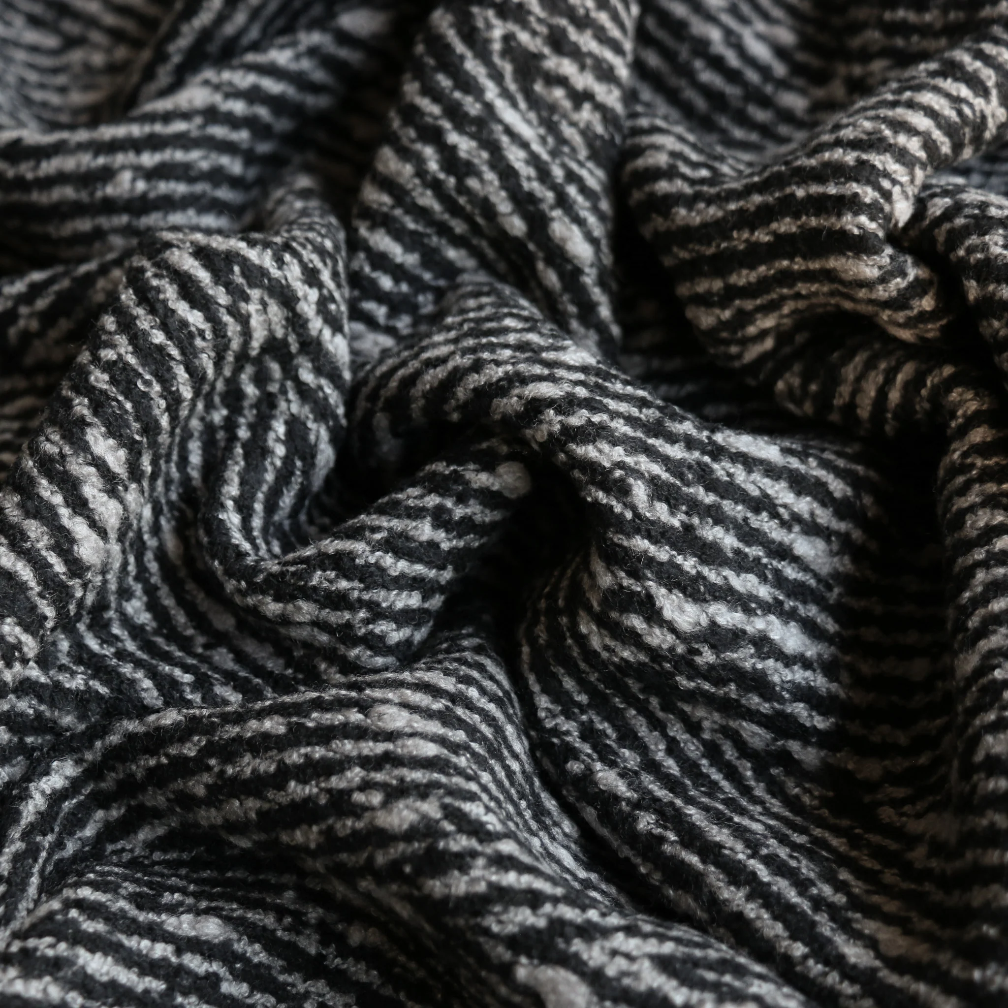 Ostuni Black/Silver Pearl Coating - Image 2