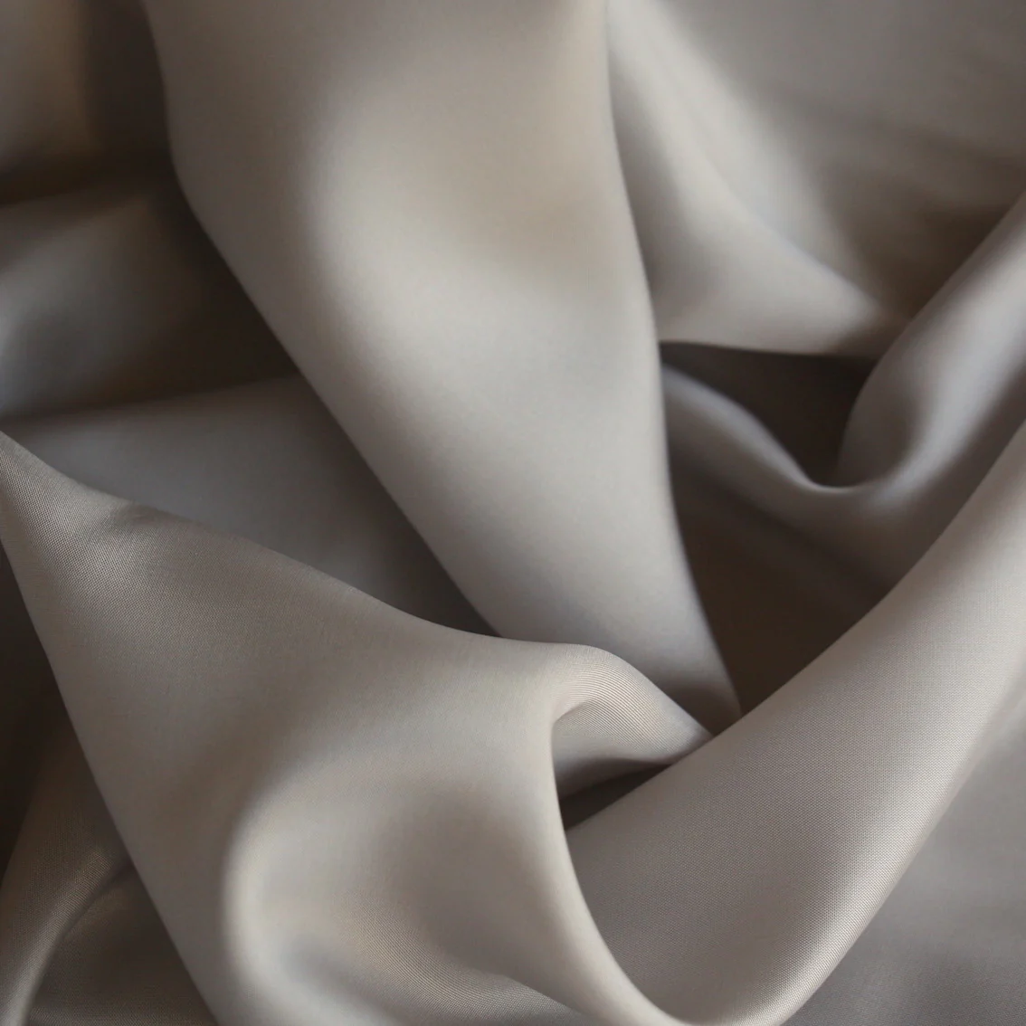 Pearl Grey Rayon Lining (120cm wide) - Image 2