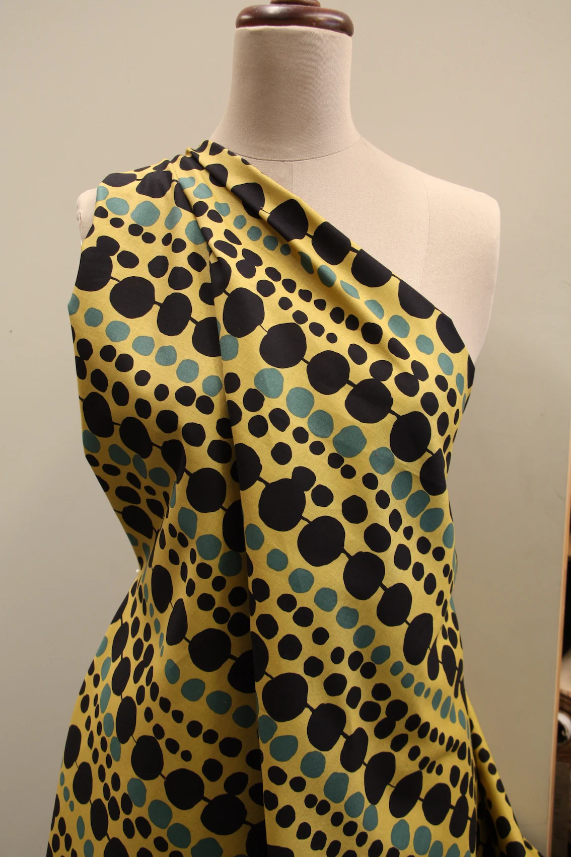 Pearls On Mustard - Image 4