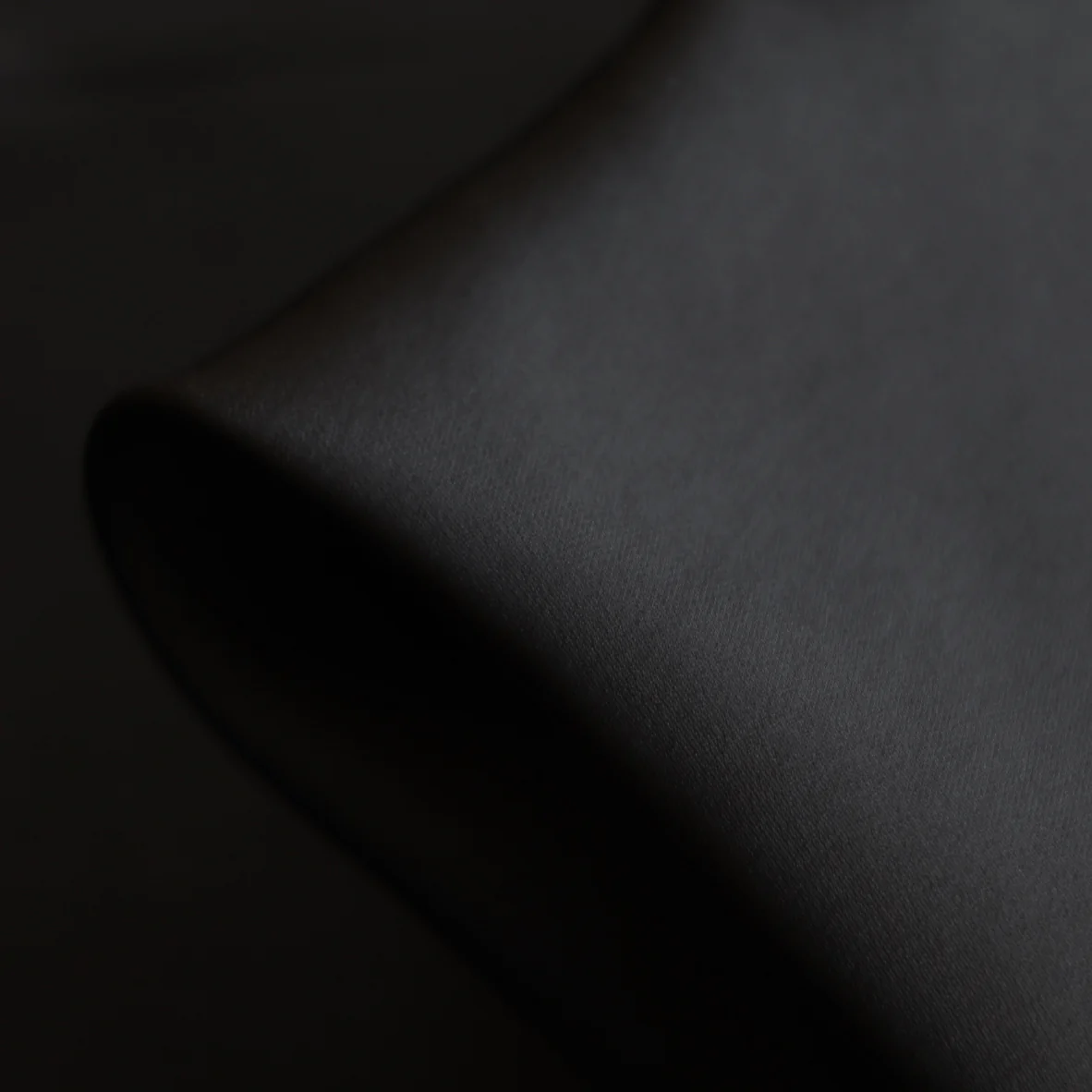 Perla Black Stretch Lining
