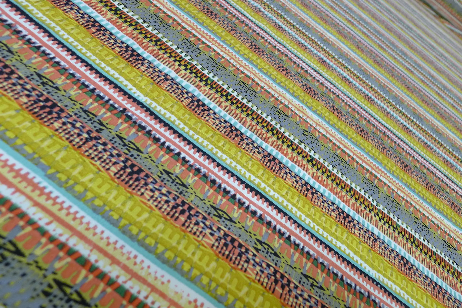 Pinata Crepe de Chine - Image 2