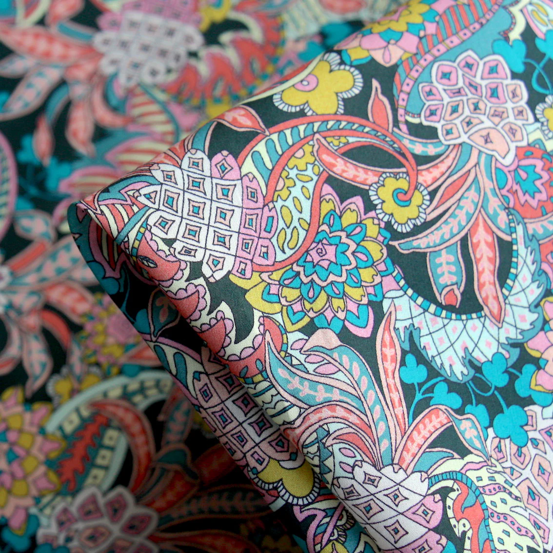 Pineapple Paisley Blue - Liberty Tana Lawnâ˘
