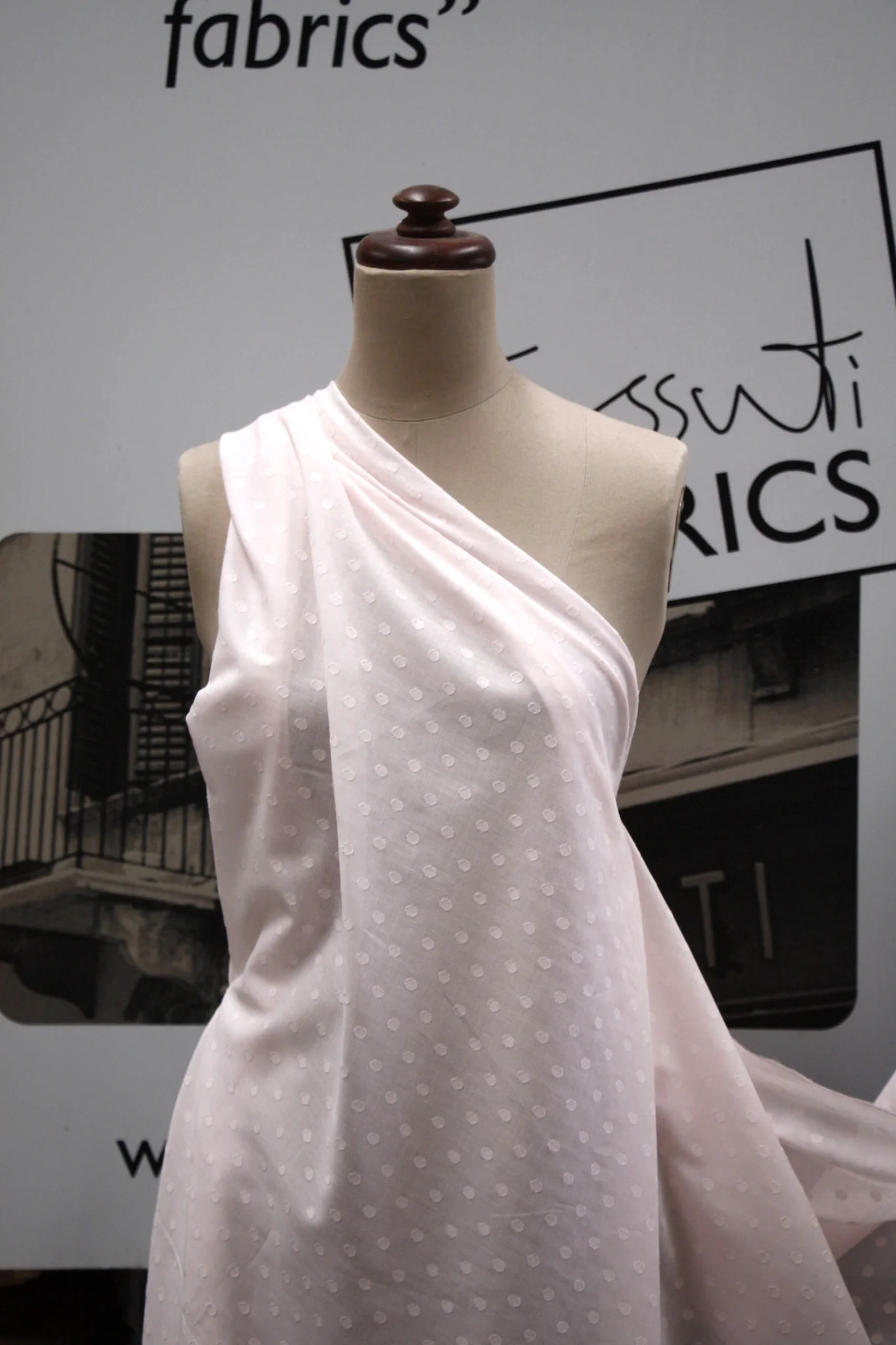 Pink Holiday Spot - Image 5
