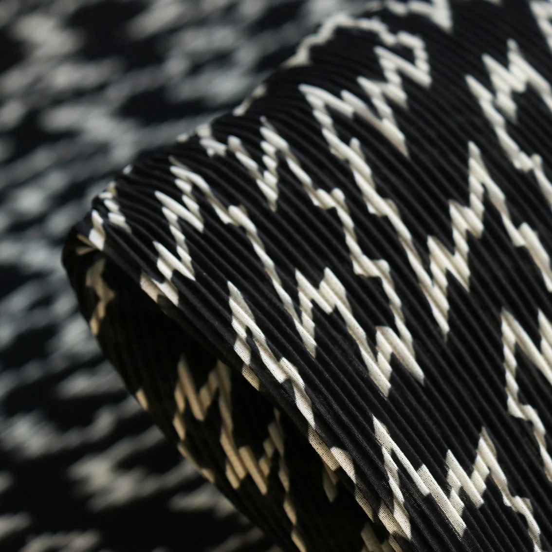 Plisse Bowie - Black/Ivory Georgette