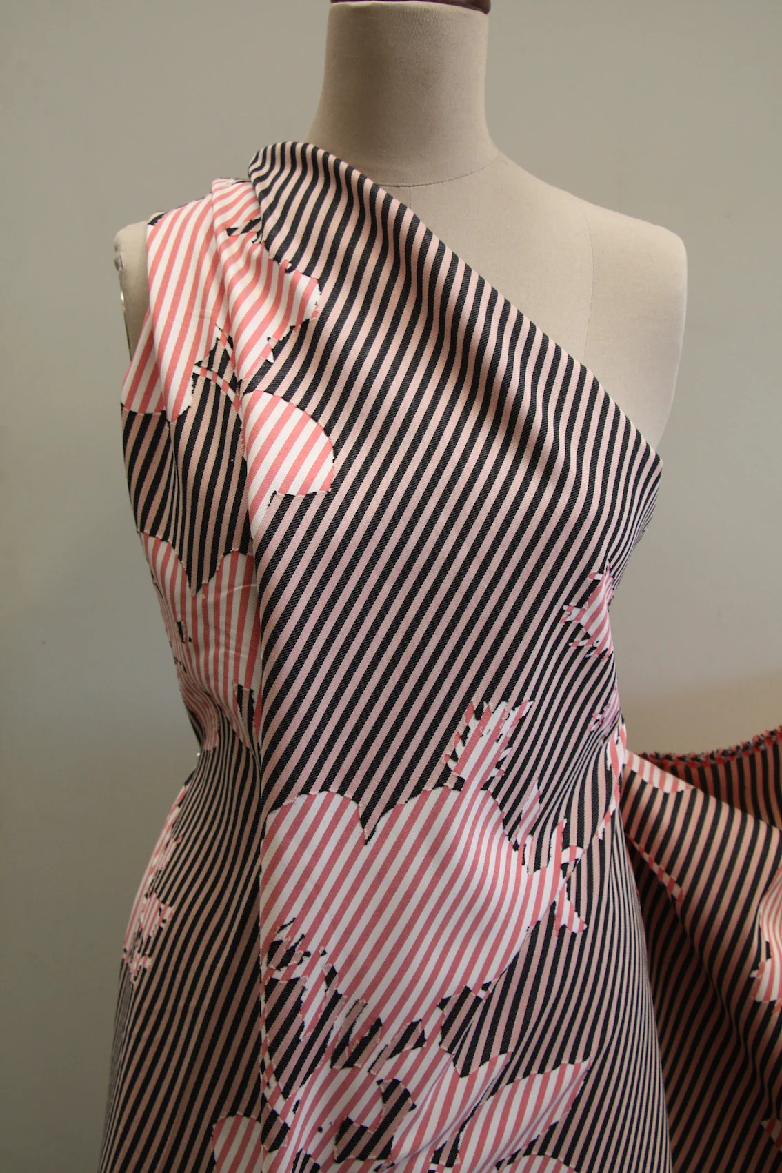 Private Viewing - Image 5