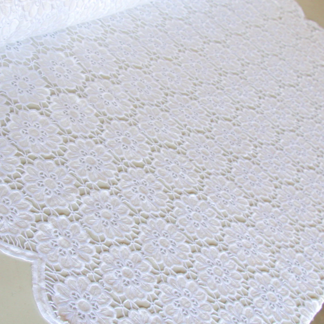 Big White Linen Broderie Anglaise - Image 4
